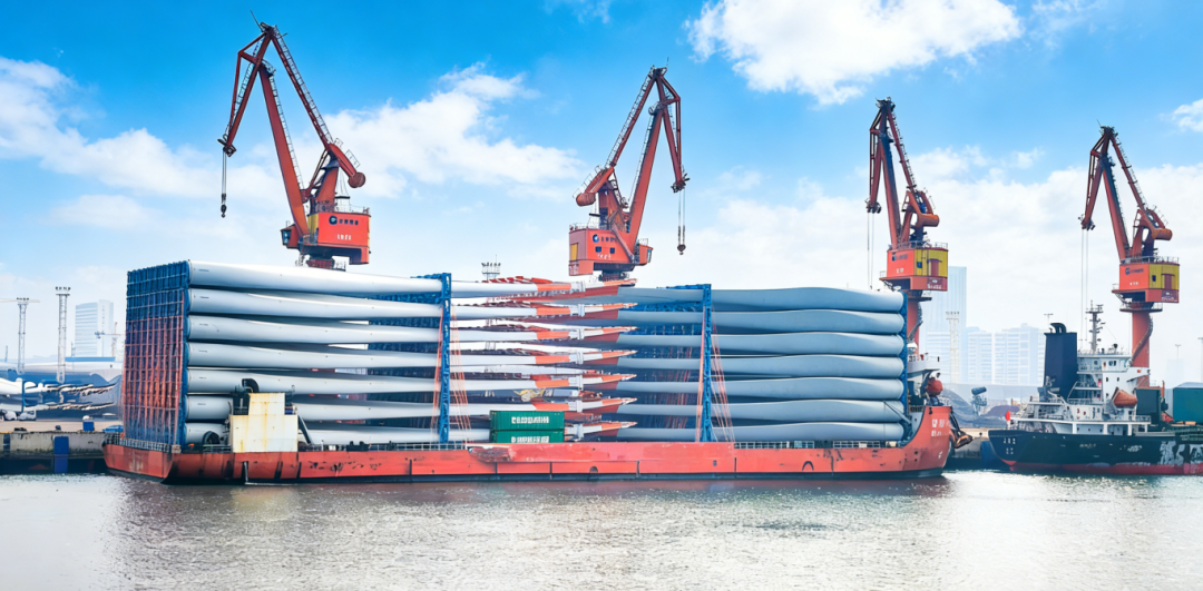 完成钦州港单航次最大装载量风机叶片出口代理业务